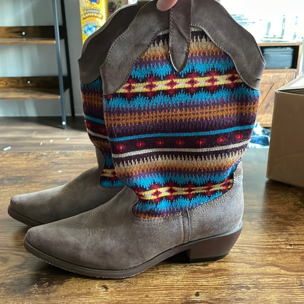 Roper Aztec print boots